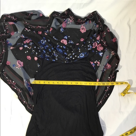 ELLE Crepe Popover Top NWT - Picture 5 of 10
